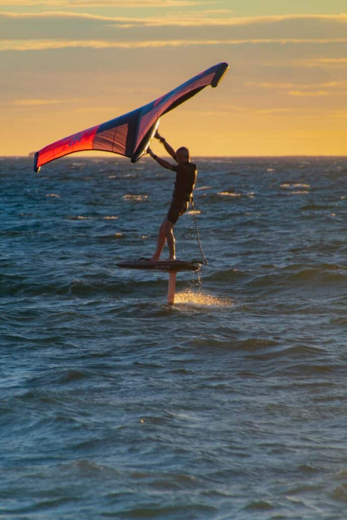 pratique du wingfoil en mer